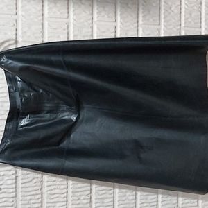 VINTAGE leather Banana republic a-line skirt fully lined. Size 4